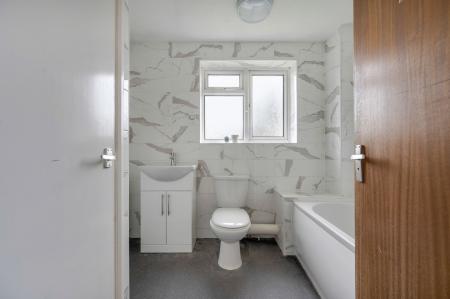 4 bedroom Detached house for sale in Edmonton Way, Oakham, LE15