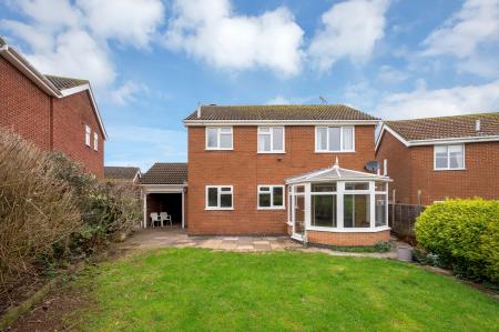 4 bedroom Detached house for sale in Edmonton Way, Oakham, LE15