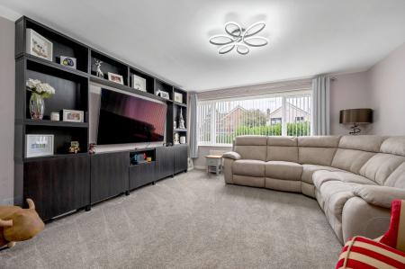 5 bedroom Detached house for sale in Balmoral Road, Oakham, LE15