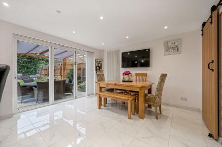 5 bedroom Detached house for sale in Balmoral Road, Oakham, LE15