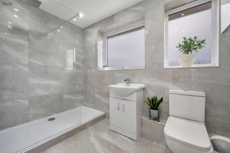 5 bedroom Detached house for sale in Balmoral Road, Oakham, LE15