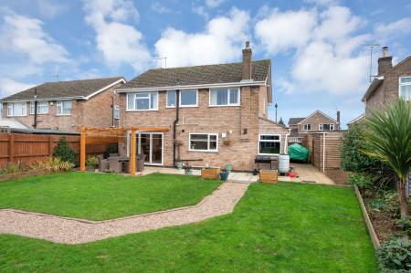 5 bedroom Detached house for sale in Balmoral Road, Oakham, LE15