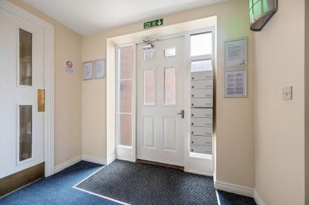 2 bedroom Flat for sale in The Sidings, Oakham, LE15