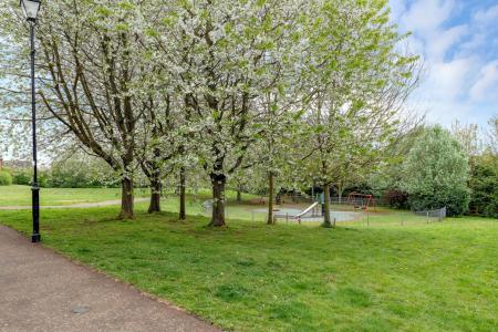 2 bedroom Flat for sale in Linnet Court, Uppingham, LE15
