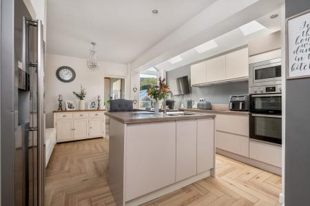 4 bedroom Detached house for sale in Kings Road, Oakham, LE15