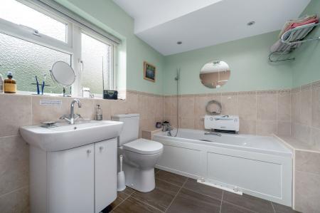 4 bedroom Detached house for sale in Burley Road, Oakham, LE15