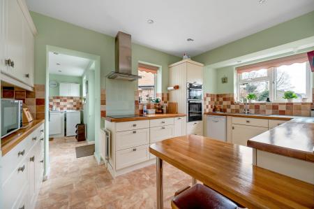 4 bedroom Detached house for sale in Burley Road, Oakham, LE15