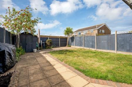 5 bedroom Semi-detached house for sale in Welland Way, Oakham, LE15