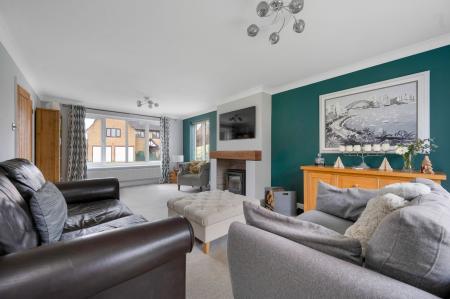 4 bedroom Detached house for sale in Robin Close, Oakham, LE15