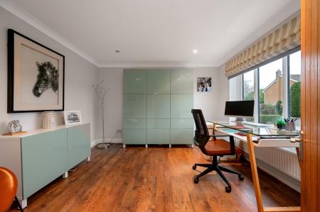 4 bedroom Detached house for sale in Robin Close, Oakham, LE15