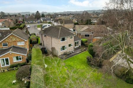 5 bedroom Detached house for sale in Holyrood Close, Oakham, LE15