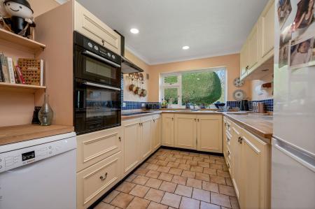 5 bedroom Detached house for sale in Holyrood Close, Oakham, LE15