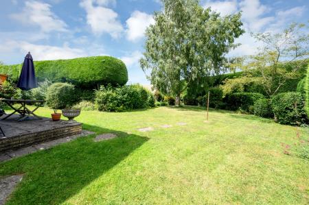 5 bedroom Detached house for sale in Holyrood Close, Oakham, LE15