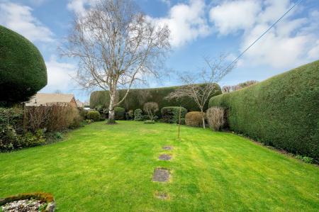 5 bedroom Detached house for sale in Holyrood Close, Oakham, LE15