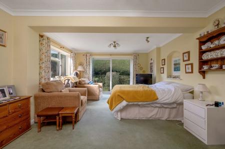 4 bedroom Detached house for sale in Holyrood Close, Oakham, LE15