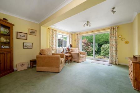 5 bedroom Detached house for sale in Holyrood Close, Oakham, LE15