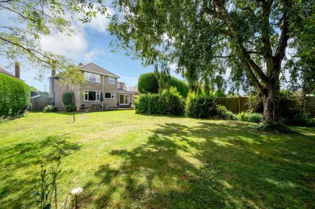 5 bedroom Detached house for sale in Holyrood Close, Oakham, LE15