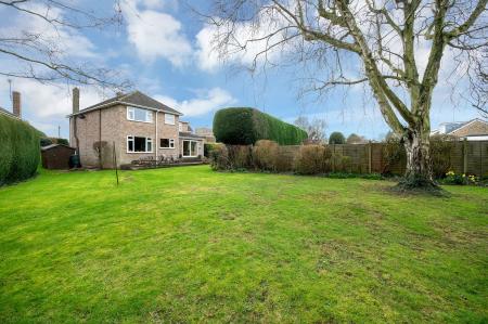 5 bedroom Detached house for sale in Holyrood Close, Oakham, LE15
