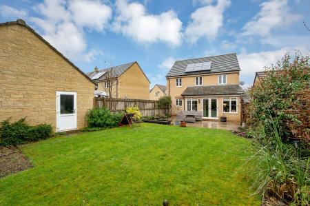 4 bedroom Detached house for sale in Blacksmiths Avenue, Barleythorpe, LE15