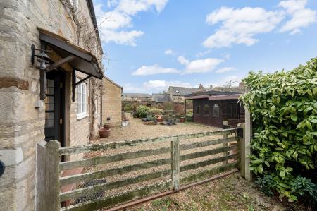 3 bedroom Cottage for sale in Thistleton Road, Market Overton