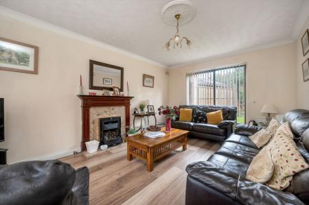 6 bedroom Detached house for sale in Limefield, Oakham, LE15