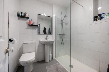 6 bedroom Detached house for sale in Limefield, Oakham, LE15