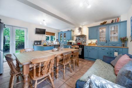 6 bedroom Detached house for sale in Limefield, Oakham, LE15