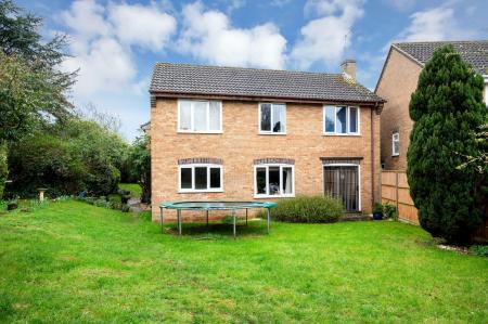 6 bedroom Detached house for sale in Limefield, Oakham, LE15