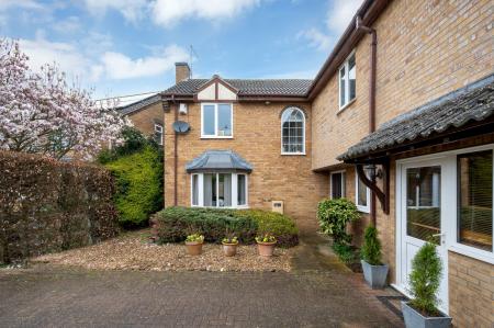 6 bedroom Detached house for sale in Limefield, Oakham, LE15