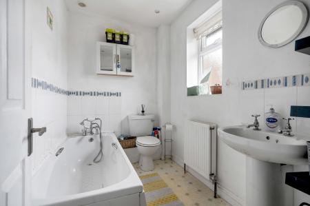 6 bedroom Detached house for sale in Limefield, Oakham, LE15