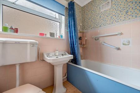 2 bedroom Detached house for sale in Cold Overton Road, Oakham