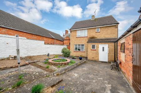 2 bedroom Detached house for sale in Cold Overton Road, Oakham