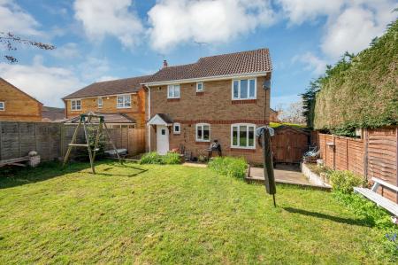 4 bedroom Detached house for sale in Limefield, Oakham, LE15