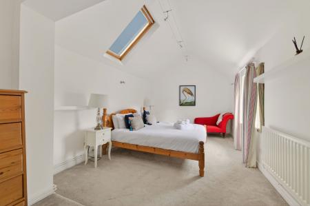 4 bedroom Town house to let in Burley Road, Oakham, LE15
