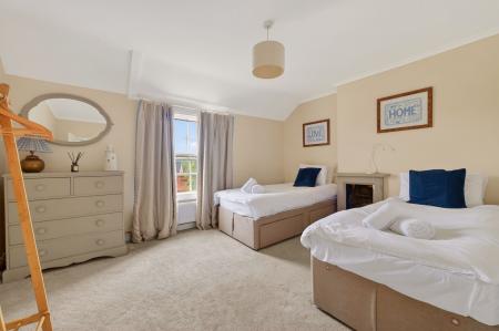 4 bedroom Town house to let in Burley Road, Oakham, LE15