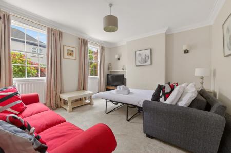 4 bedroom Town house to let in Burley Road, Oakham, LE15