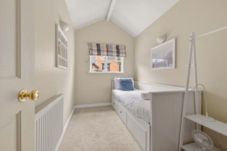 4 bedroom Town house to let in Burley Road, Oakham, LE15