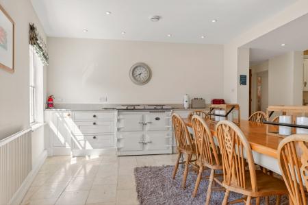 4 bedroom Town house to let in Burley Road, Oakham, LE15