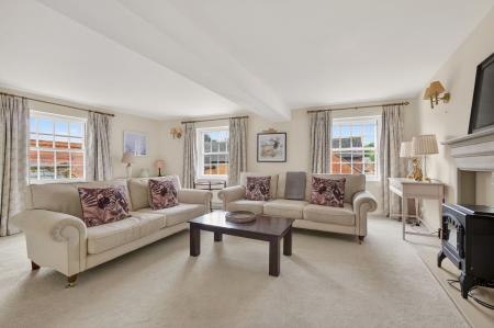 4 bedroom Town house to let in Burley Road, Oakham, LE15