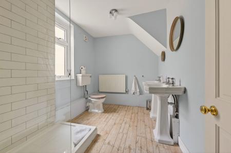 4 bedroom Town house to let in Burley Road, Oakham, LE15