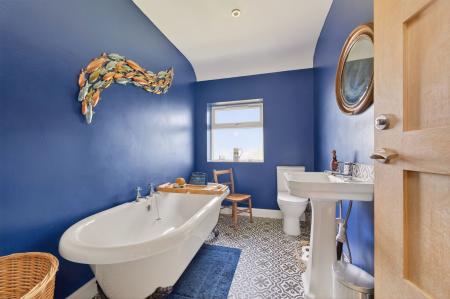 4 bedroom Semi-detached house for sale in Teigh Road, Market Overton