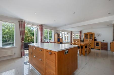 5 bedroom Detached house for sale in Tolethorpe Close, Oakham
