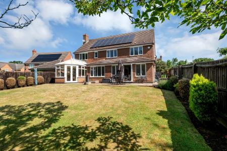 5 bedroom Detached house for sale in Tolethorpe Close, Oakham