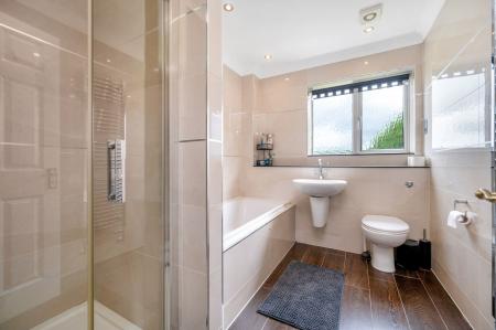 5 bedroom Detached house for sale in Tolethorpe Close, Oakham