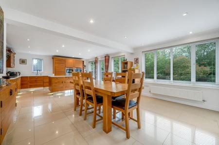 5 bedroom Detached house for sale in Tolethorpe Close, Oakham
