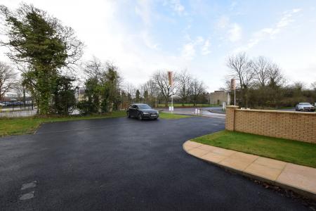 2 bedroom Detached house to let in Holbrook Way, Barleythorpe, LE15