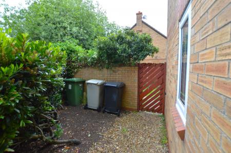 2 bedroom Semi-detached house to let in St. Annes Close, Oakham, LE15