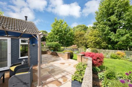3 bedroom Detached bungalow for sale in Walnut Close, Stretton