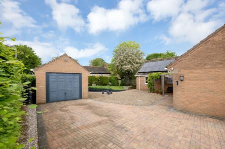 3 bedroom Detached bungalow for sale in Walnut Close, Stretton