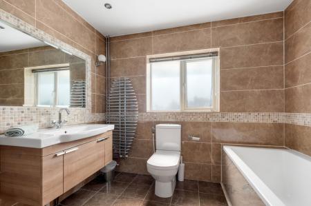 3 bedroom Detached bungalow for sale in Walnut Close, Stretton